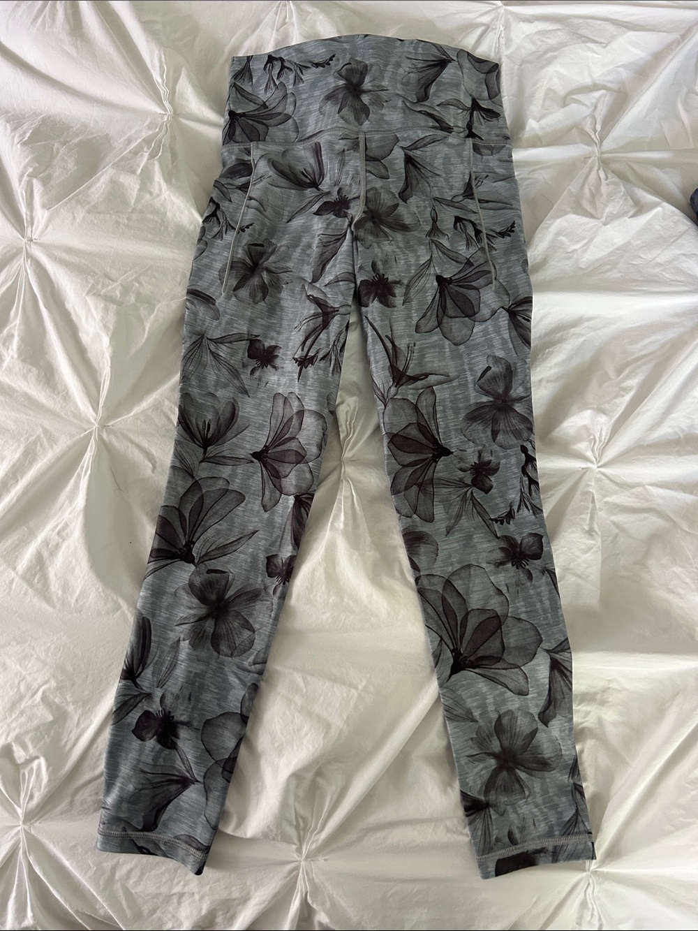 Athleta dragonfly leggings with side pockets